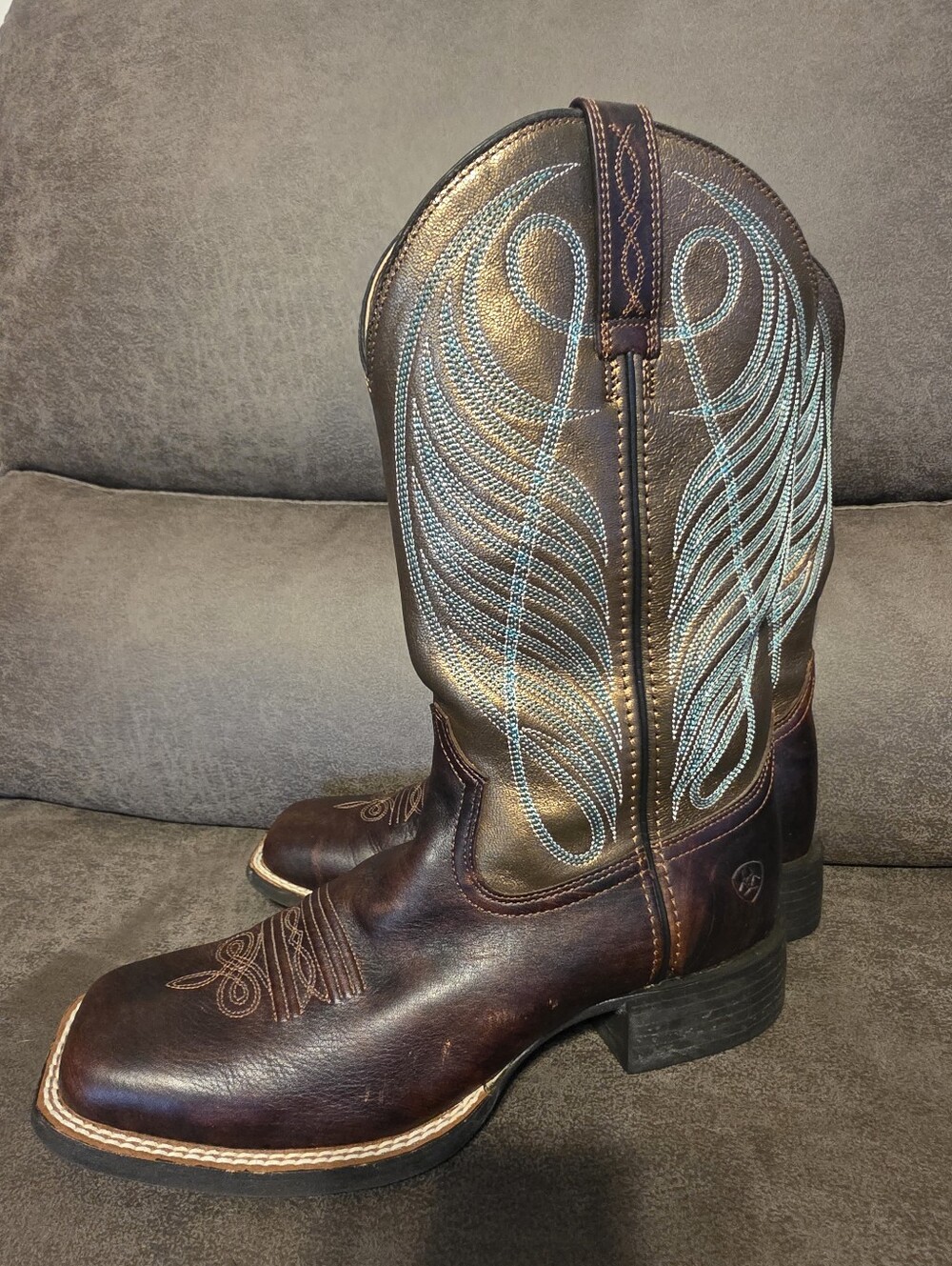 Women's Ariat Brown Leather Western Boots - Classic Pull-On Style Size 8.5 B - Picture 4 of 5